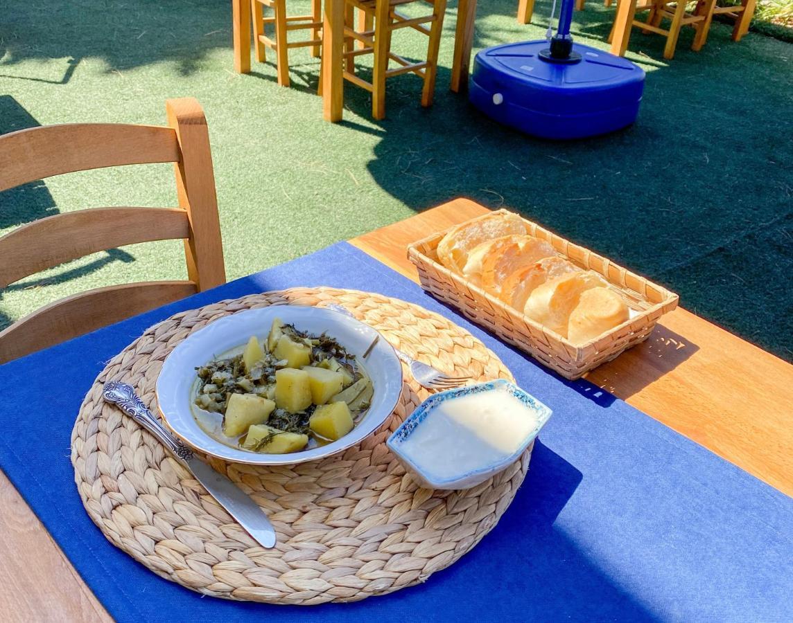 Lacivert Hotel Айвалык Экстерьер фото