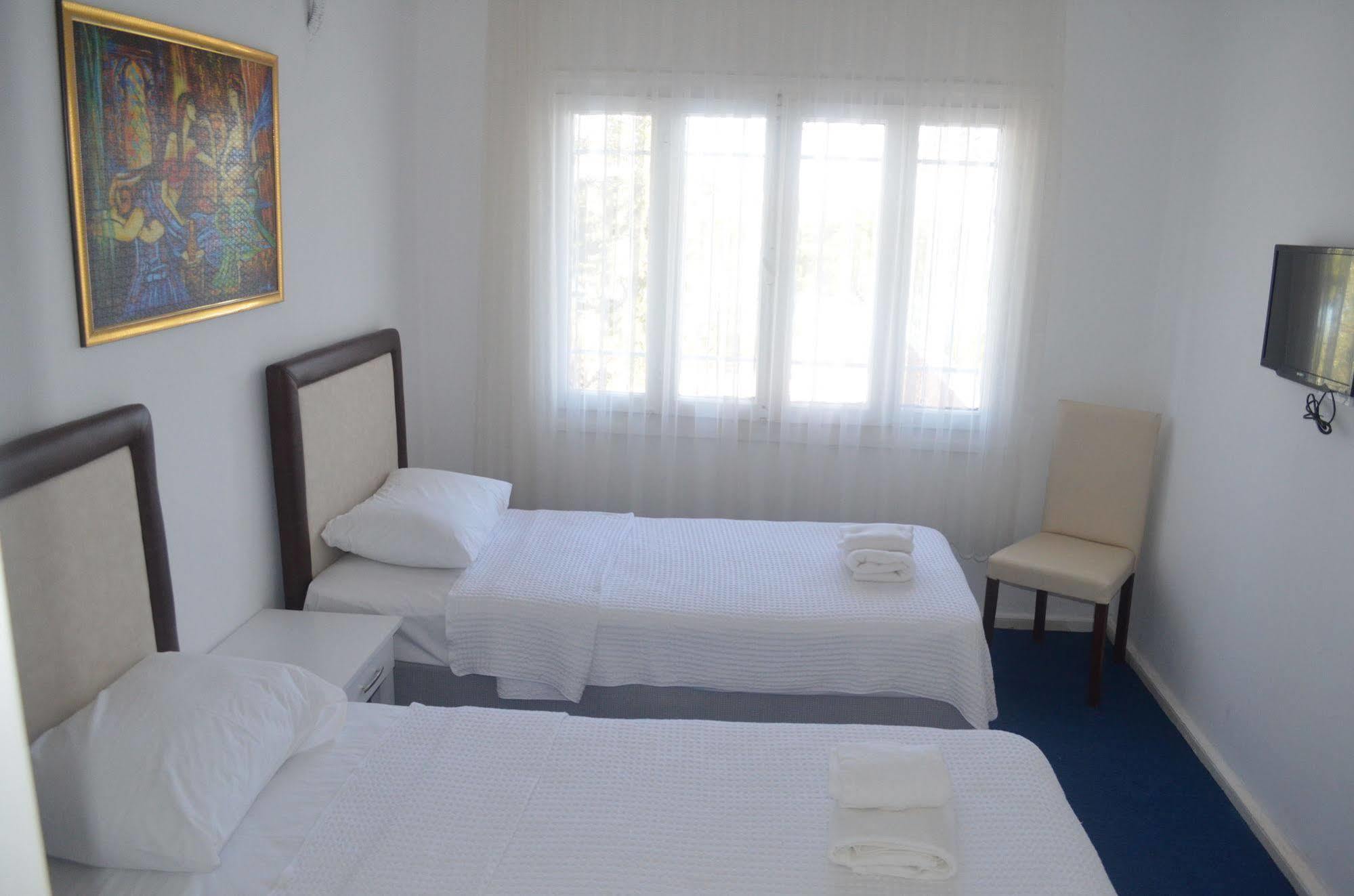 Lacivert Hotel Айвалык Экстерьер фото