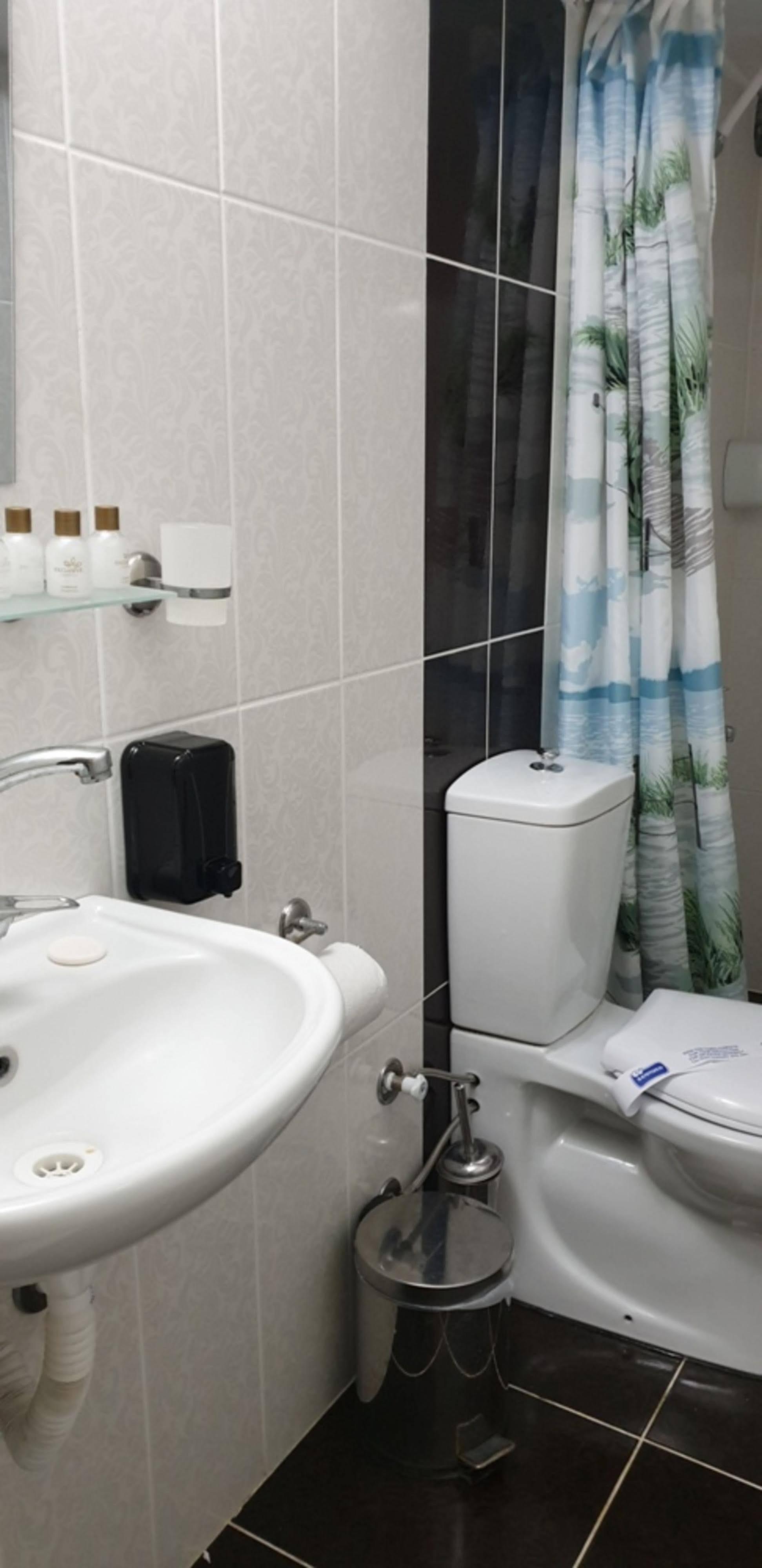Lacivert Hotel Айвалык Экстерьер фото
