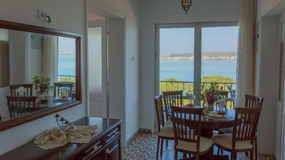 Lacivert Hotel Айвалык Экстерьер фото