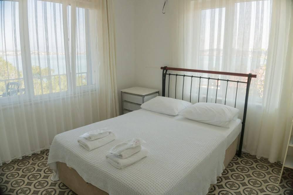 Lacivert Hotel Айвалык Экстерьер фото